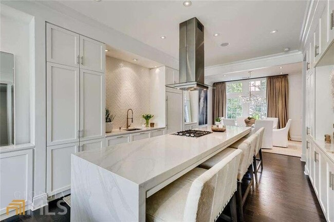 Building Photo - 2962 Savoy Way