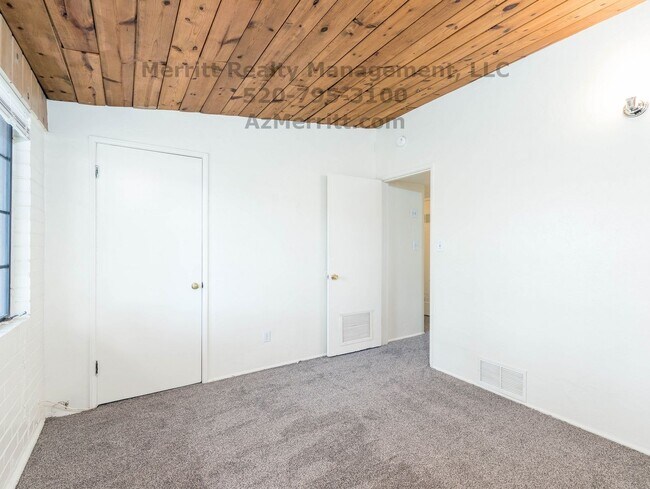 Building Photo - Perfect 3 bdrm 2 bath home in quiet centra...