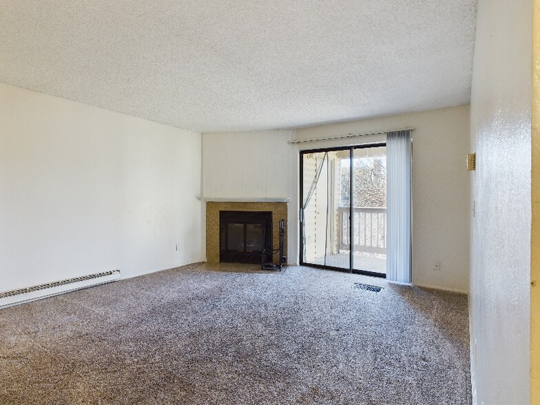 Building Photo - 14720 E Kentucky Dr