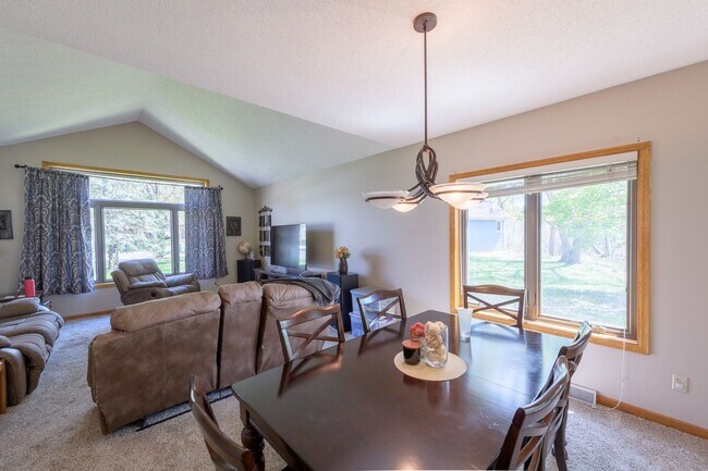 Building Photo - 4 br, 3 bath House - 5999 Highview Place