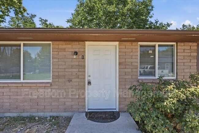 Building Photo - 3114 Iowa Ave