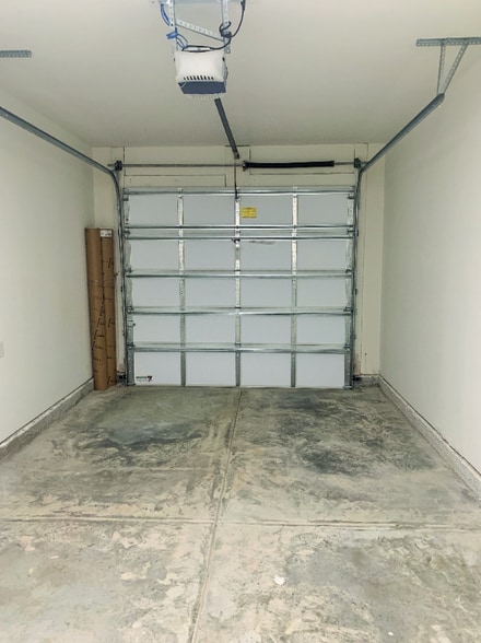 Building Photo - 7490 Autumn Trace Blvd