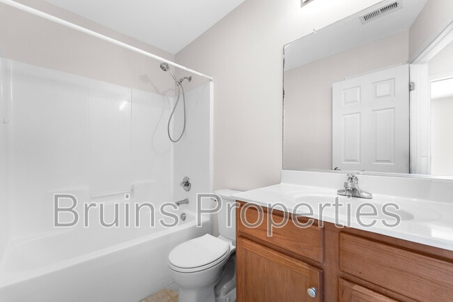 Building Photo - 5611 Sycamore Glen Rd