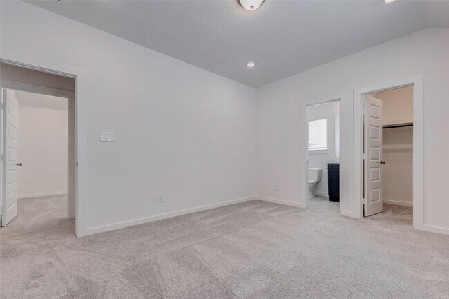 Building Photo - 1038 Elsinore Dr