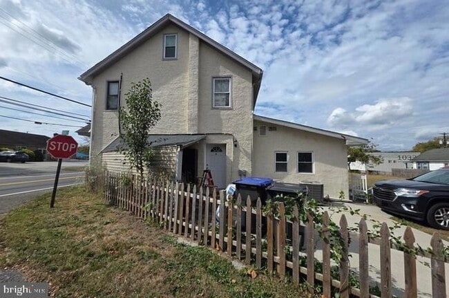 Building Photo - 203 E Cedarville Rd