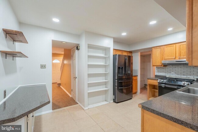 Building Photo - 3338 Carroll Ct