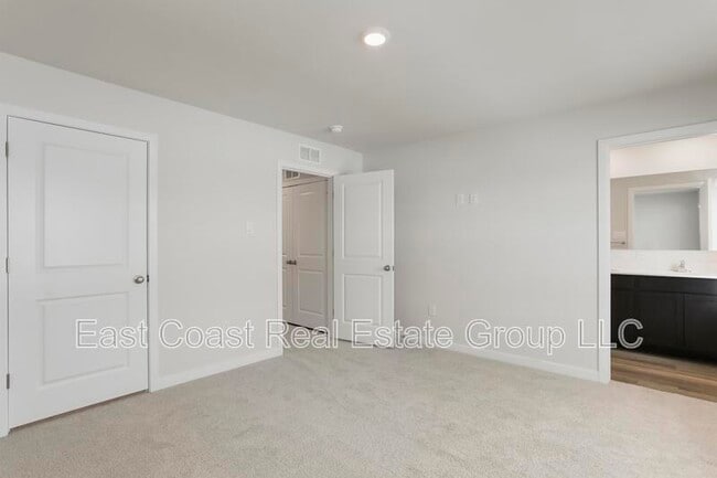 Building Photo - 413 Eclipse St