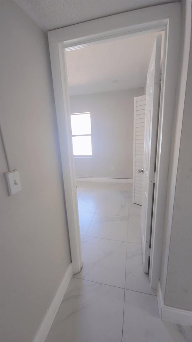 Building Photo - 616 NW 5th Ave