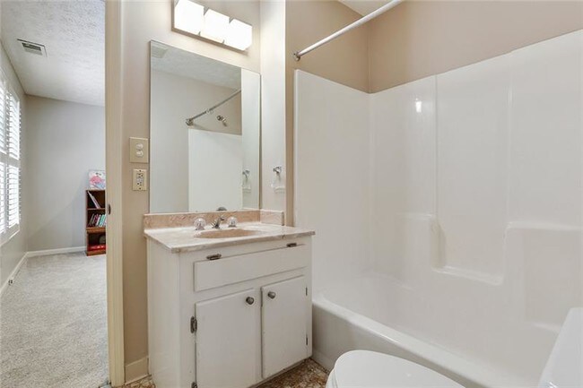 Building Photo - 586 Starlight Dr NE