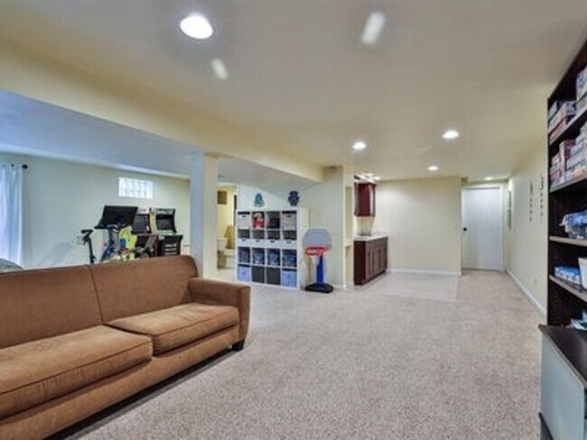 Building Photo - Beautiful Home in Prime Montgomery Location