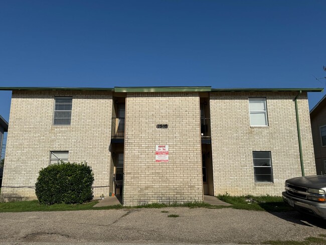 Building Photo - 1313 Quail Cir