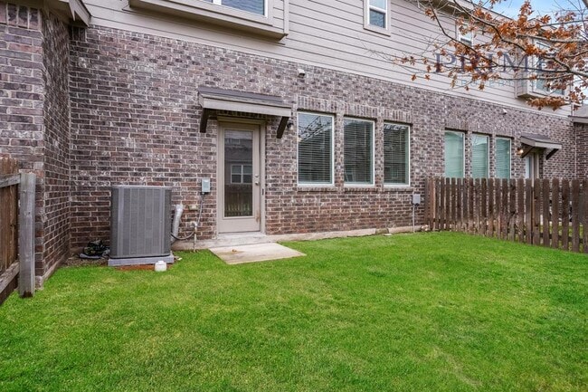 Building Photo - 602 Skiff Moth Dr