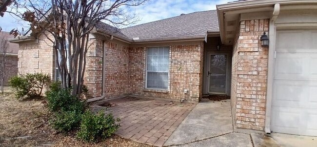 Building Photo - Summerfields Beauty: Oversized Kitchen + Flex 4th Bedroom