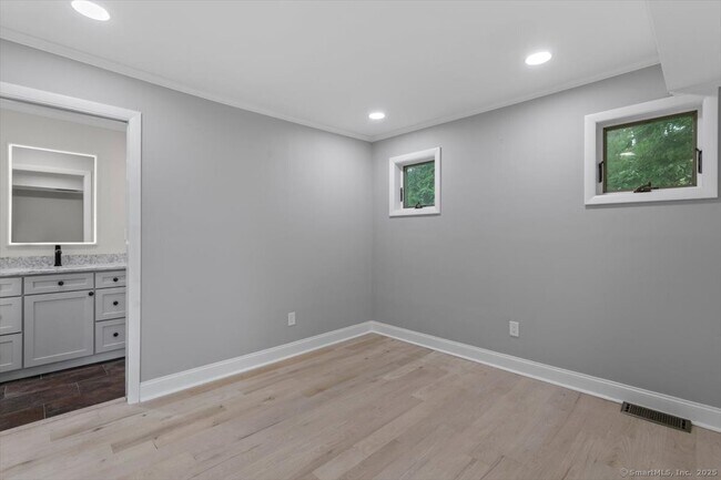 Building Photo - 129 Rogers Ave