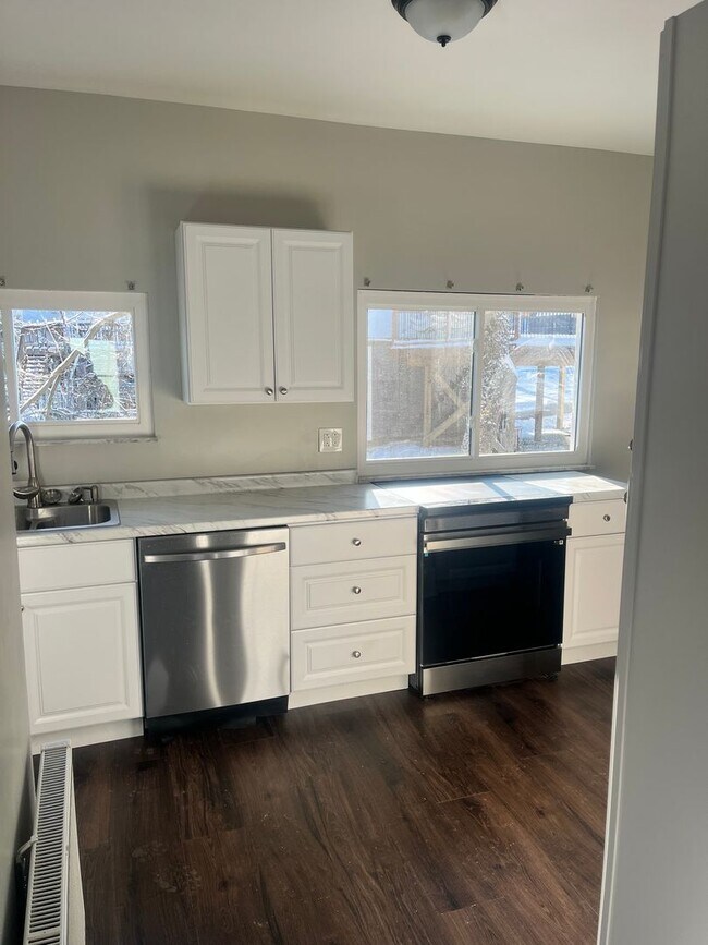 Building Photo - 3 bedroom 1 bath