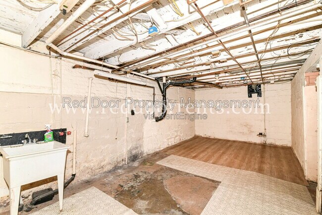 Building Photo - 1028 N Kealing Ave