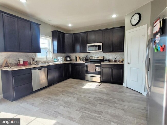 Primary Photo - 252 Hightide Dr