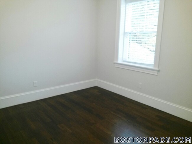 Building Photo - 2044 Beacon St