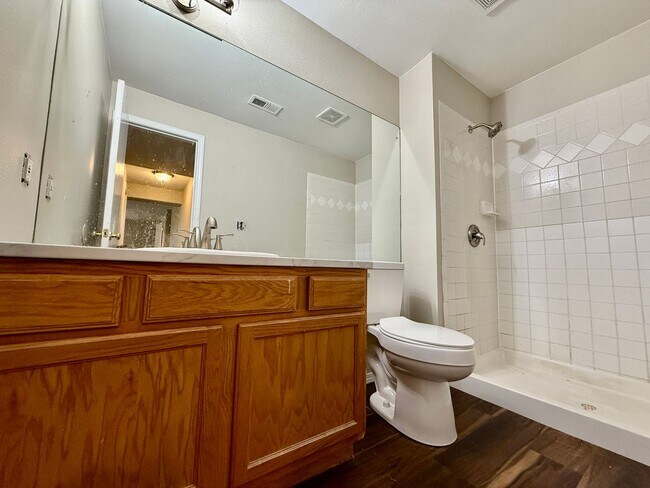 Building Photo - Large Springs Ranch 5 bedroom Close to Pow...