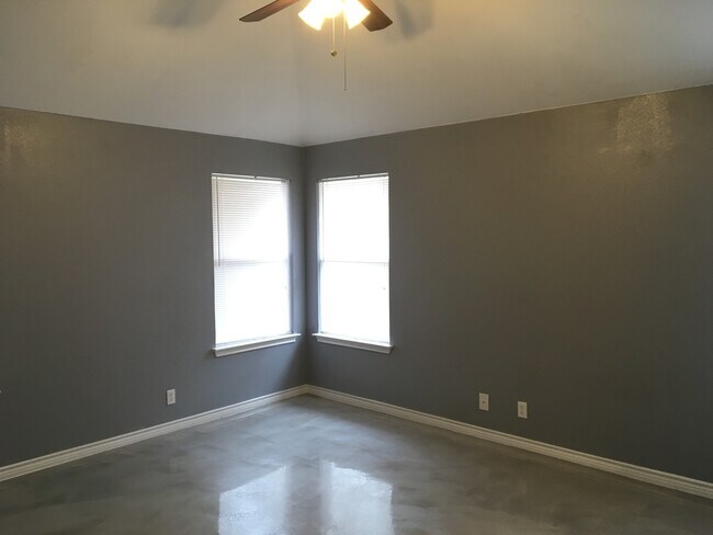 Building Photo - Welcome home to 824 Crossbranch!