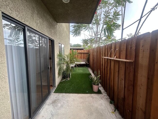 Building Photo - 4412 Ocean View Blvd