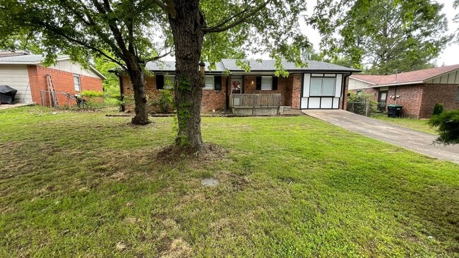 Building Photo - inviting & comfortable3 Bed 1 Bath House