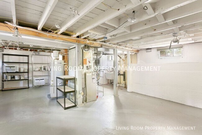 Building Photo - 5722 NE 10th-#A