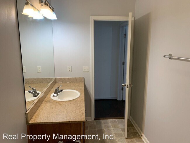 Building Photo - 1 br, 1 bath House - 730 Walker Sq, Apt #4B