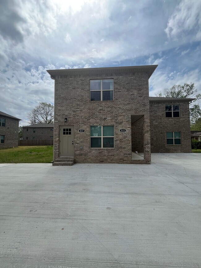 Building Photo - Jacksonville Duplex
