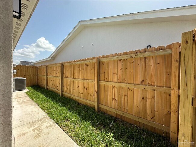 Building Photo - 2301 E San Andrea St