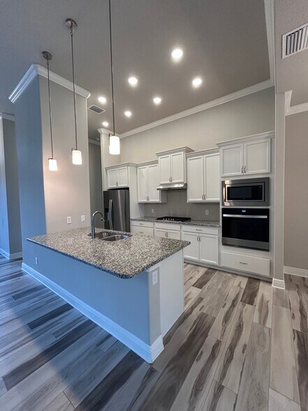 Building Photo - 1574 N Dimaggio Path