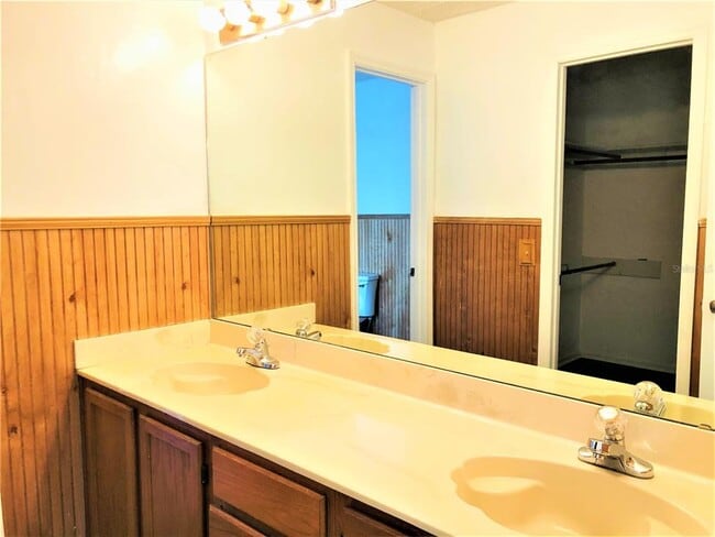 Building Photo - 1005 Aviles Ct