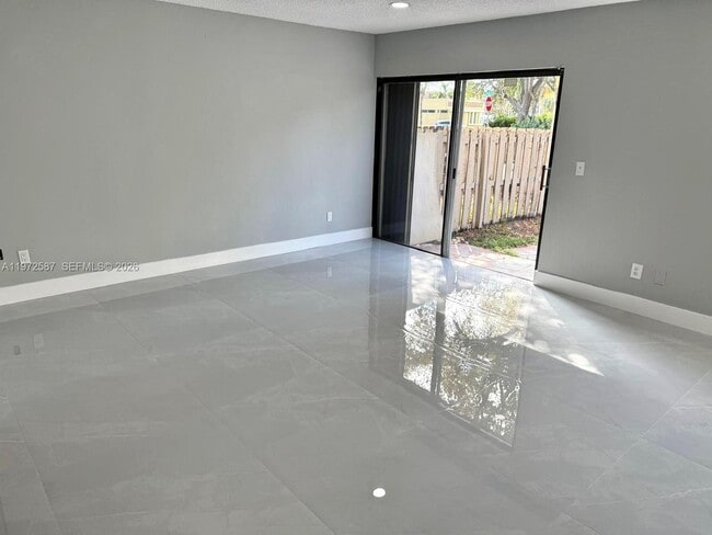 Building Photo - 2700 N 34th Ave