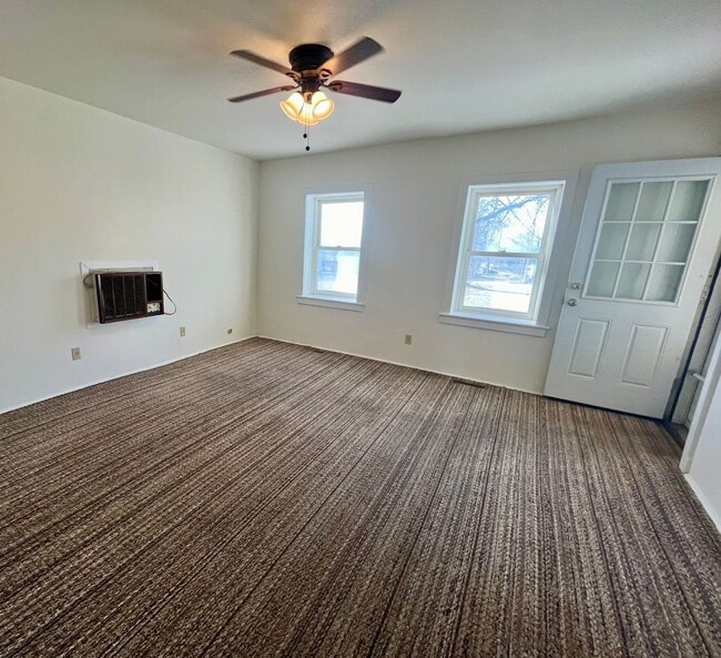 Building Photo - One bedroom with Bonus Room