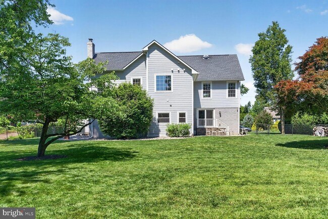 Building Photo - 4613 Willow Run Dr