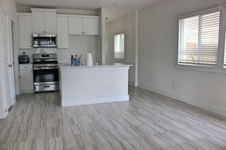 Building Photo - 513 White Steppe Way