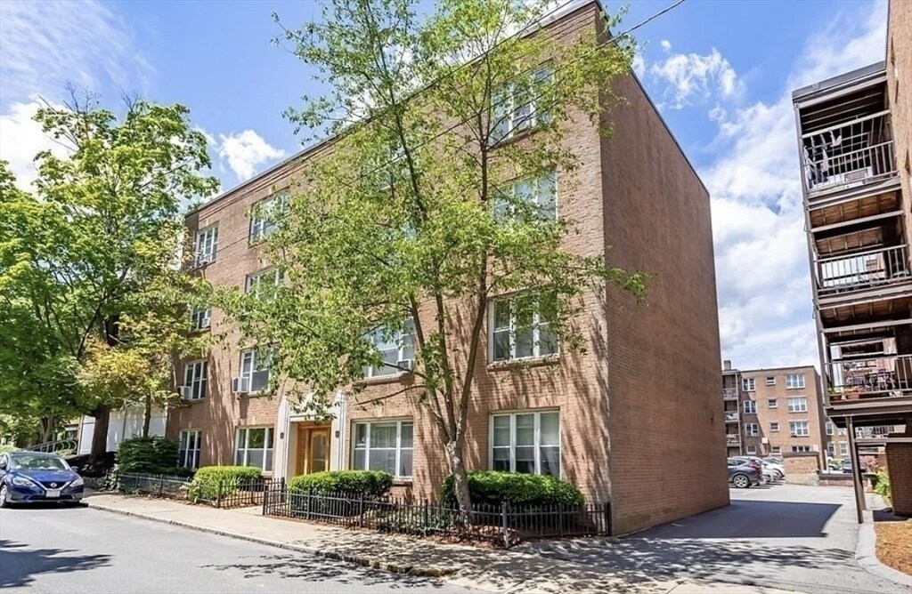 Building Photo - 60 Sutherland Rd