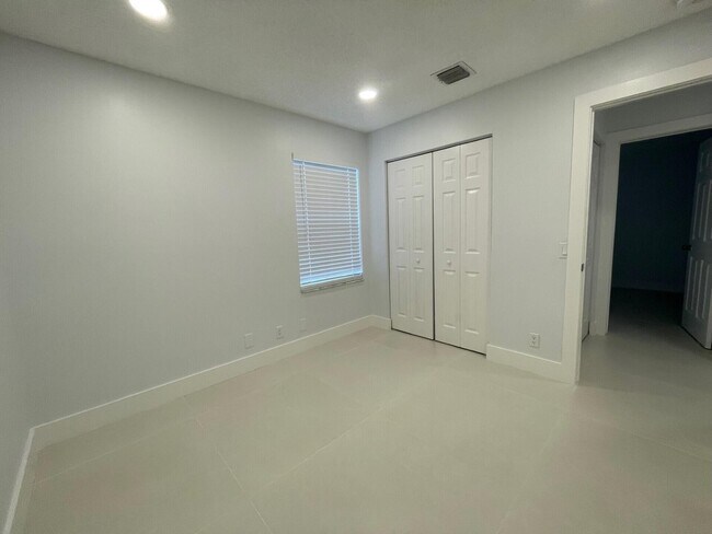 Building Photo - 1630 Zenith Way