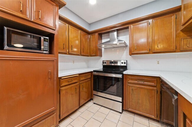 Building Photo - 214 Brocket Pl