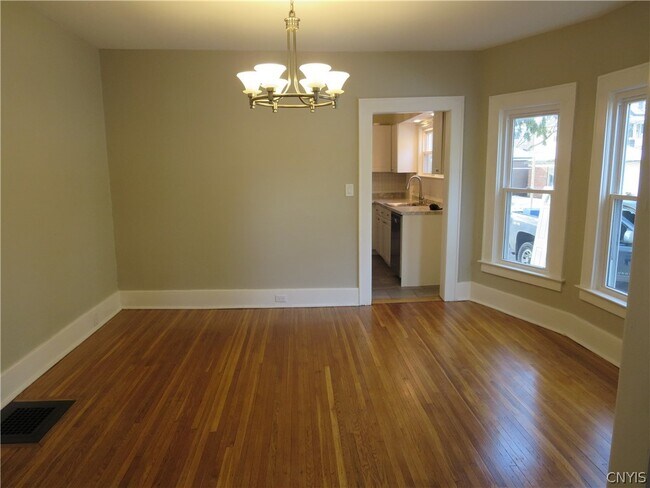 Building Photo - 126 Shotwell Park