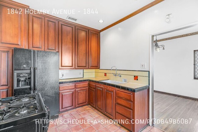 Building Photo - Beautiful 2 Bed + 1 Bath