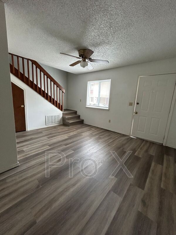 Building Photo - 1108 S Joplin St