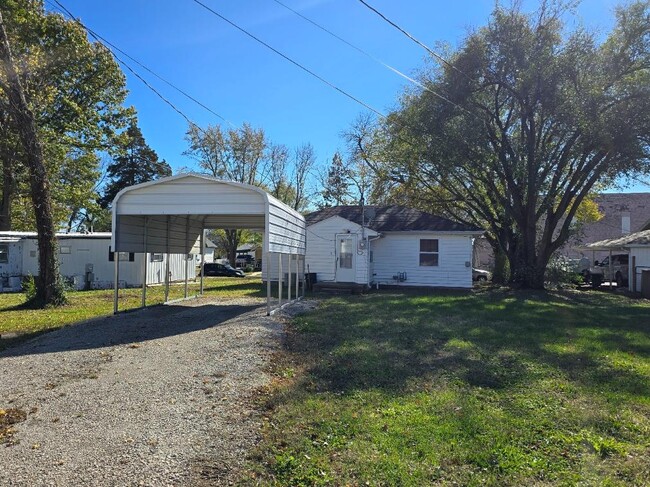 Building Photo - 218 Miami St