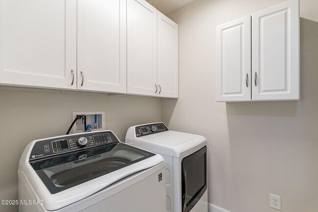 Building Photo - 39548 S Summerwood Dr