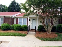 Building Photo - Outstanding 2BR End Unit Brown Quarters townhome