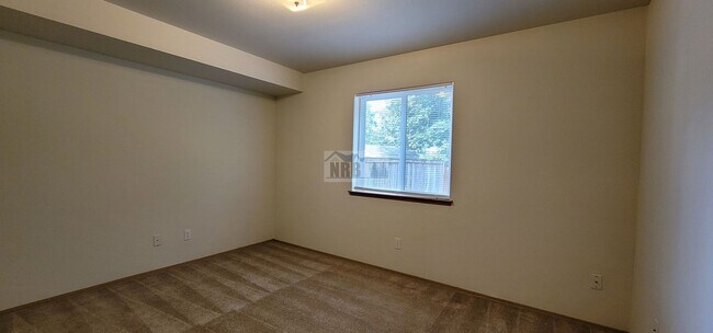 Building Photo - Cousino(8923/25)