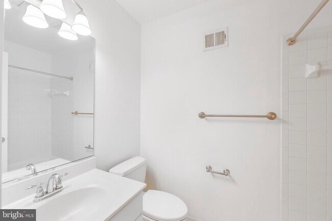 Building Photo - 1325 Chetworth Ct