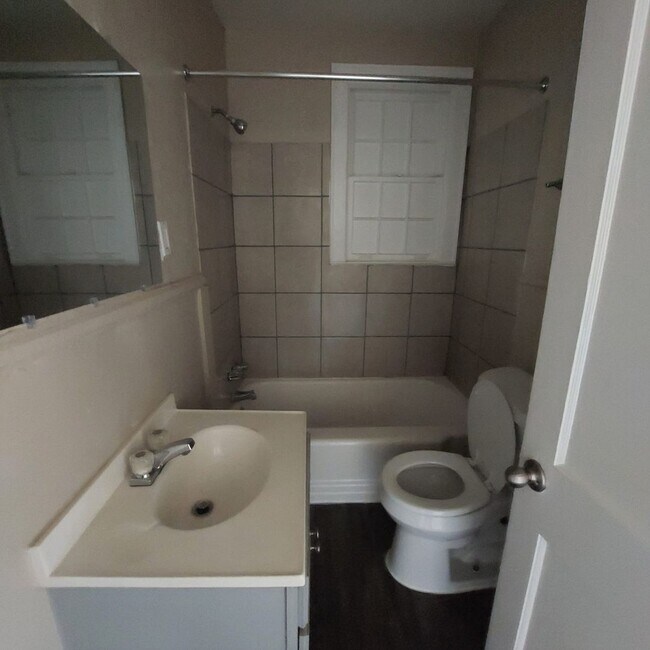 Building Photo - 929 Maple Dr