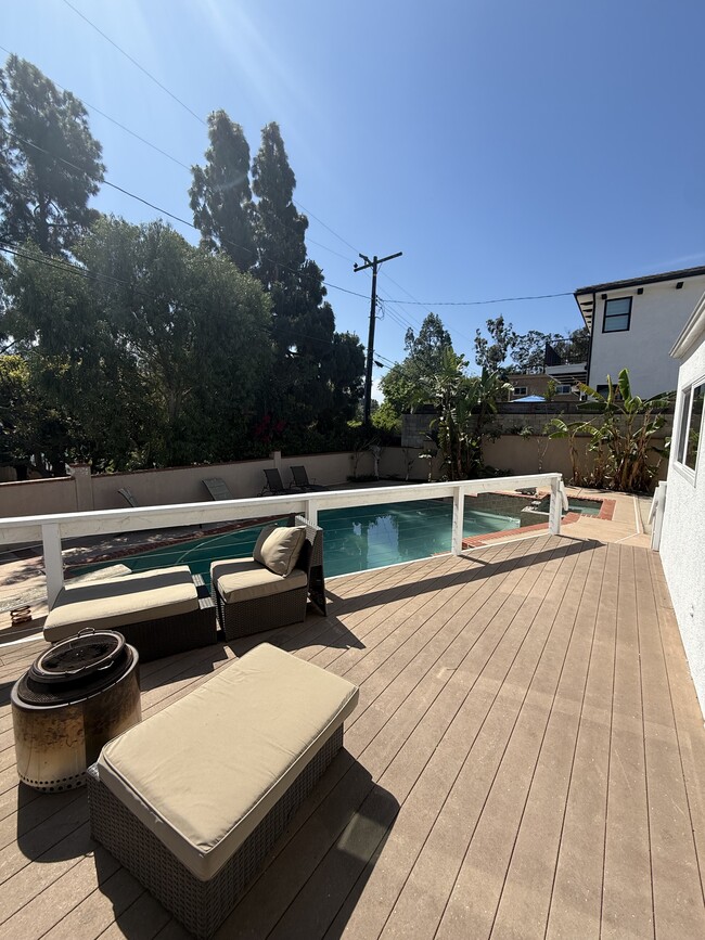 Building Photo - 2396 Redlands Dr