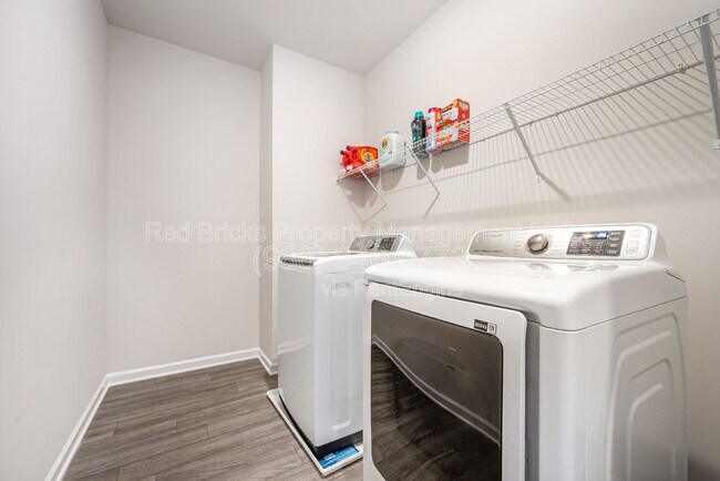 Building Photo - 9046 Evercrisp Ln